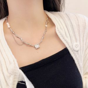 Baroque Pearl Necklace Womens Fashion Minimalist Cool Clavicle Chain Luxury Accessory for Trendy Girls Geometric Pattern Alloy