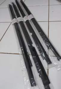 4pcs Stainless Lining Toyota Innova WEATHERSTRIP Outer Channel Outer Channel 2004 2005 2006 2007 2008 2009 2010 2011 2012 2013 2014 2015