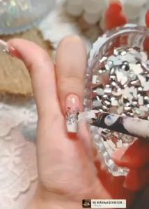 Đá khối gắn móng nail  Đá khối chân bằng size bé đính móng tay chân màu trắng  vàng trà 7 màu