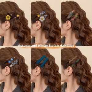 JIFANPAUL | Elegant Side Fringe Wool Flower Hair Clip