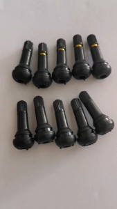จุ๊บยางรถ สีดำ เเกนทองเหลือง Tubeless Valve TR414 TR413 เเบ่งจำหน่ายเป็นชุด