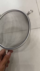 Vợt lưới inox rây lọc loại tốt dày có 2 quai gác tiện dụng dùng làm vợt đồ chiên Size 19cm