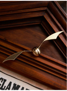 สติกเกอร์ติดตู้เย็นสีทองลายโจรบินสำหรับแฮร์รี่พอตเตอร์สติกเกอร์แม่เหล็กรูปฮอกวอตส์ฮอกวอตส์เขย่าได้มีปีกเหล็กดูดเหล็กโลหะ