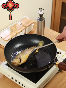 กระทะเหล็กเผาไนไตร ผิวลื่น ไม่ติดกระทะ เผาแล้วใช้งานได้เลย กระทะเหล็ก ทรงก้นแบน ใช้ได้กับทุกเตา