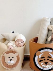 ถังใส่เสื้อผ้าสกปรกแบบเก็บของสุดน่ารักสำหรับเด็ก ถังใส่ของลายการ์ตูน ถังใส่ของสำหรับห้องนอนและอพาร์ทเม้นท์แบบผ้าบุขนแกะ ถังใส่ของแบบขนส่ง