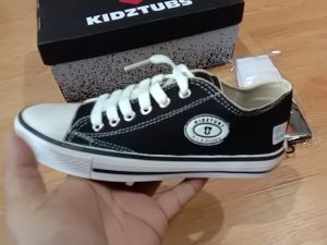 Sepatu Sekolah Anak Laki Laki Perempuan Cewek Cowok Warna Hitam Murah Tali Perekat Rekat Velcro Kecil Tanggung Umur Usia PAUD TK SD SMP SMA Kelas 1 2 3 4 5 6 7 8 9 0 Tahun-TOKOUMMIBUSANA0129