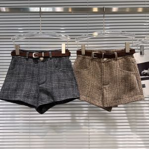 กางเกงขาสั้นผ้าขนสัตว์ลายสก็อตสไตล์ย้อนยุคสำหรับผู้หญิง ฤดูหนาวปี 2025 กางเกงขายาวทรงสามส่วน แฟชั่น ทรงหลวม พร้อมเข็มขัด