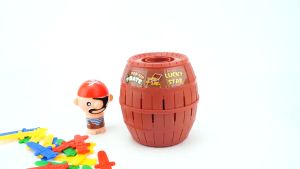 Đồ chơi đâm hải tặc có 3 size lớn 20cm vừa 13cm nhỏ 10cm - đồ chơi giải trí vui nhộn