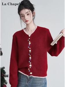 La Chapelle | Áo Knit Cổ Tròn Có Khóa Tim Đỏ Giáng Sinh