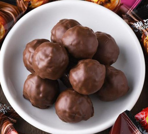 Nut chocolate ball crispy and fragrant filling 500g   巧克力球