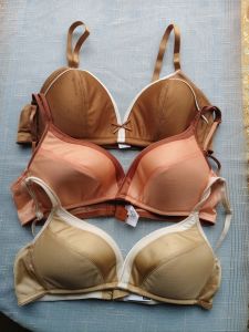 AVON NONWIRE BRA 2 PCS SOFT CUP EVERYDAY COMFORT BRA FIT USE SCENE
