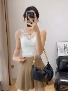 V-neck Diamond-Embroidered Fish Silk Strapless Vest 8698