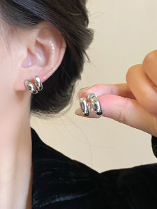 Korean Style CC Cross Hoop Earrings Womens Unique Drop Earrings 2025 New High-End Sensation Ear Jewelry Silver Needle