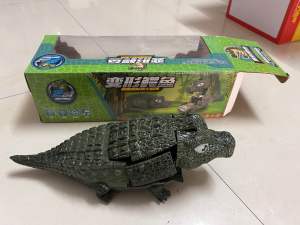 XE ĐỒ CHƠI CÁ SẤU BIẾN HÌNH
