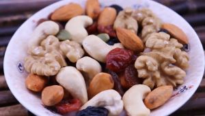 Mixed Nuts and Dried Fruits Cashew Nut Almond Roasted Walnut Honey Taste Kacang Campuran Gajus Badam 烤腰果 琥珀核桃仁 烤核桃蜂蜜味 (即食)