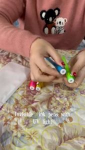 ปากกาเน้นข้อความมัลติฟังก์ชั่นความลับ โคมไฟกลางคืนป้องกันการปลอมแปลงเงินหมึกที่มองไม่เห็นตรวจสอบปากกาการเรียนรู้การวาดภาพ ปากกาเมจิกแสงยูวี