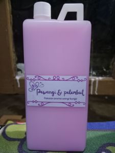 Pewangi dan pelembut pakaian wangi sakura