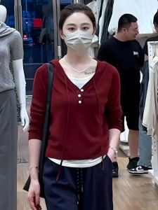 Spring Autumn Design Sense Fashionable Knitted Long Sleeve Hoodie Women Base Shirt Top Commute Style Thin Short Length Color Block