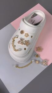 Bộ 10 Sticker Charm 3D chủ đề Bling gấu xích DIY Mayto gắn Dép Cross Dép Sục JB-117