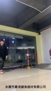 Ván trượt bốn bánh chuyên nghiệp có thiết kế hai đầu cong giúp dễ dàng thực hiện các kỹ thuật đường phố và freestyle.