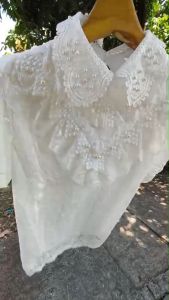 เสื้อขาว เสื้อลูกไม้ ผ้านิม คอปก ปักมุก มีซับใน ใส่งานบวช งานบุญ งานแต่งงาน