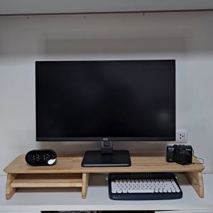 ชั้นวางจอคอมไม้แท้ รุ่นก้าวไกล 2 ชั้น W/T แผ่นไม้สีใส ขาไม้ทรงโค้งสีขาว เคลือบ PU กันรอยขีดข่วน มีให้เลือกหลาายขนาด ยังไม่มีคะแนน 0 ขายแล้ว