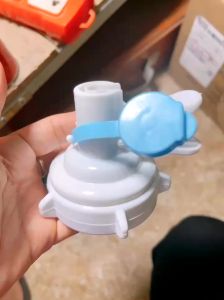 Vòi gắn bình nước Van gắn bình nước có vòi lấy nước. Vòi gắn bình 19L. Vòi gắn bình nước trường học