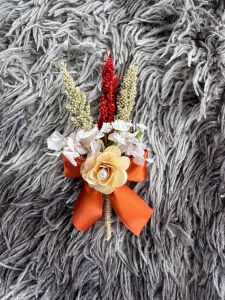 Chest corsage with orange/blue center trigo