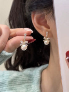 Fashionable Pearl Earrings Womens High-End Silver Needle Ear Studs Elegant Drop Earrings Trendy Jewelry Accessories