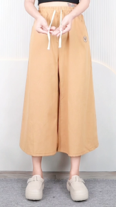 กางเกงขายาว 8ส่วน ทรงขากระบอกใหญ่ ปลายขาบาน ดีเทลปักลาย ร้านคละลายให้ ผ้าฝ้าย เนื้อผ้าใส่สบาย มีหลายสีให้เลือกp8011#