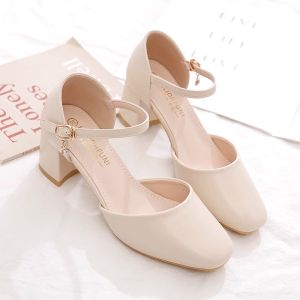 รองเท้าแตะหนังแท้ทรงสี่เหลี่ยมสำหรับผู้หญิงในช่วงฤดูร้อน รองเท้าส้นสูงแบบหัวเข็มขัด รองเท้าส้นลูกแพร์สุดสง่างาม รองเท้าส้นเตี้ย