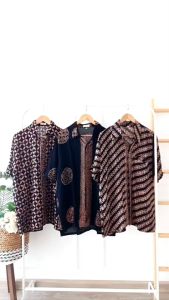 Kemeja Batik Pria: Tips dan Rekomendasi untuk Tampil Elegan