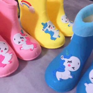 รองเท้ากันฝนเด็ก, รองเท้ากันน้ำเด็ก และ รองเท้าบูทกันฝนเด็ก ผ้าฝ้ายกันลื่น รองเท้ากันฝนเด็ก รองเท้ากันฝนเด็ก การ์ตูนน่ารักอบอุ่น