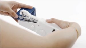 Mini Sewing Machine Portable Cordless Electric Hand Held Sewing Machine Quick Repair Clothes Needlework Sewing Supplies Mesin jahit pegang tangan