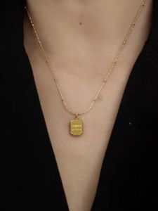 สร้อยคอไททาเนียมหรูหราสำหรับผู้หญิง เครื่องประดับแฟชั่น ไม่ซีดจาง สร้อยคอโซ่กระดูกไหปลาร้าทองแดง จี้ทอง อุปกรณ์เสริมสำหรับผู้หญิง