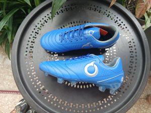 Sepatu bola anak ortuseight free kaos kaki ukuran 33 samapi 38