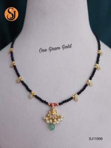 Sg readystock Gold and black Beaded Necklace with Gold Pendant and Pearls Indian minimalist jewellery