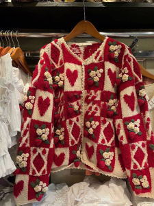 เสื้อสเวตเตอร์ถักสีแดงหรูหราสำหรับผู้หญิงในฤดูใบไม้ร่วงปี 2025 เสื้อสเวตเตอร์ถักแบบหลวมๆ สไตล์สตรีทสไตล์เกาหลี