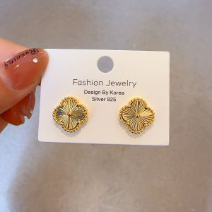 Elegant Retro Textured Electroplated 14K Gold Hoops Womens 925 Silver Needle Four Leaf Clover Ear Jewelry Fashionable OL Style