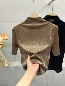 เสื้อยืดผ้ากำมะหยี่แขนสั้นคอตั้งครึ่งตัวสำหรับผู้หญิง ฤดูใบไม้ผลิ 2025 แฟชั่นใหม่ เสื้อชั้นในสไตล์ย้อนยุค เสื้อผ้าทำงาน