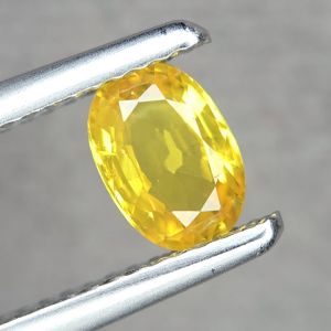 0.98 cts(การัต) บุษราคัมดิบ เเท้  พลอยแท้. ศรีลังกา | Natural Unheated Yellow Sapphire | Srilanka | 7 X 4.8mm | 3500฿ |