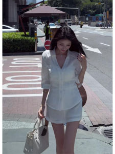 YUEZHONGWEI | เสื้อเชิ้ตแขนสั้นผู้หญิงฤดูร้อนบางๆ ปกป้องแสงแดด เสื้อเชิ้ตแขนยาวทรงเข้ารูปสไตล์เกาหลี ปกโปโลสีขาว