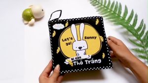 Sách Vải Song Ngữ Kích Thích Thị Giác An Toàn Cho Bé 0-3 Tuổi - Đi Nào Thỏ Trắng - Lets go Bunny - Lalala Baby