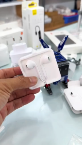 Tai nghe V40 nhét tai chống ồn nhẹ bass ổn phù hợp mọi thiết bị