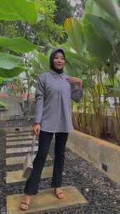Kemeja Wanita Atha Blouse Model Belah Depan Kancing Aktif Lengan Panjang Bahan Baby Crush Premium