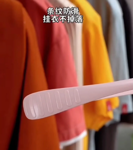 Penguin Wide Shoulder Seamless Drying Hangers / Plastic Anti-Slip Multifunctional Household Clothes Support