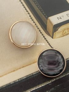 กระดุมโลหะสีขาวประดับเสื้อโค้ทขนสัตว์ระดับไฮเอนด์ กระดุมตกแต่งเสื้อสูท กระดุมเสื้อกันหนาว กระดุมเสื้อสเวตเตอร์ กระดุมโลหะสีขาวขอบบาง