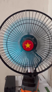 Quạt chạy Pin 11 inch Staker SK-X20-FAN551 Lồng Sắt - Cánh Sắt Có Đảo Chiều - Vừa chạy pin vừa chạy điện Cổng sạc USB