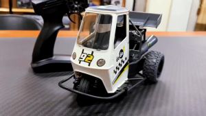 Đồ chơi xe điều khiển từ xa Tuk Tuk có âm thanh đèn servo điều tốc kết hợp nhả khói tần số 2.4 Ghz tỷ lệ 1:16