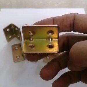 เหล็กฉากเข้ามุมไม้ ฉากเหล็กยึดมุมไม้ ฉากเข้ามุมเฟอร์นิเจอร์ ชั้นวาง โต๊ะ ตู้ เตียง เก้าอี้ เหล็กหนา ชุบซิ้งค์กันสนิม รองรับน้ำหนักได้ดี พร้อมส่งทันที